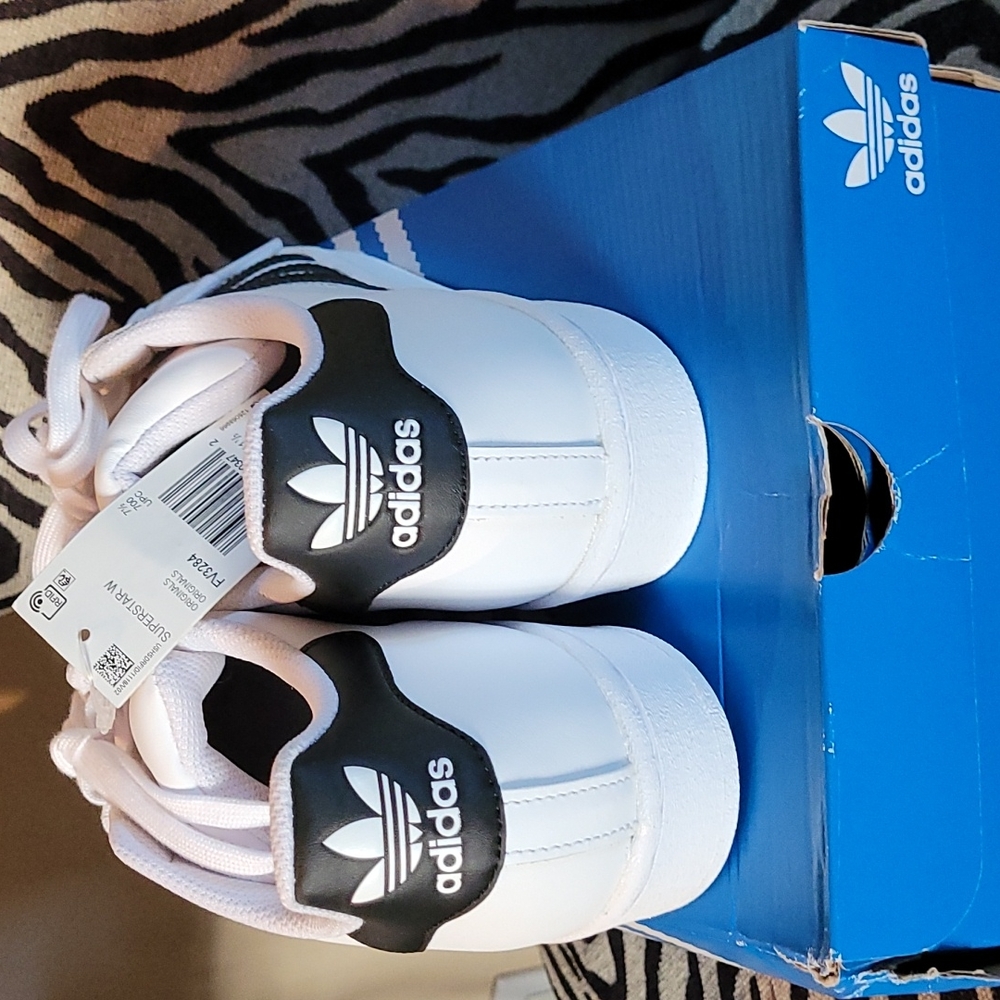 Adidas NWT Superstar - Picture 2 of 4